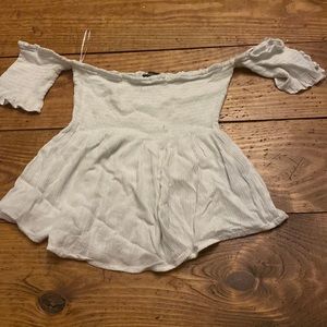 Off shoulder crop-top